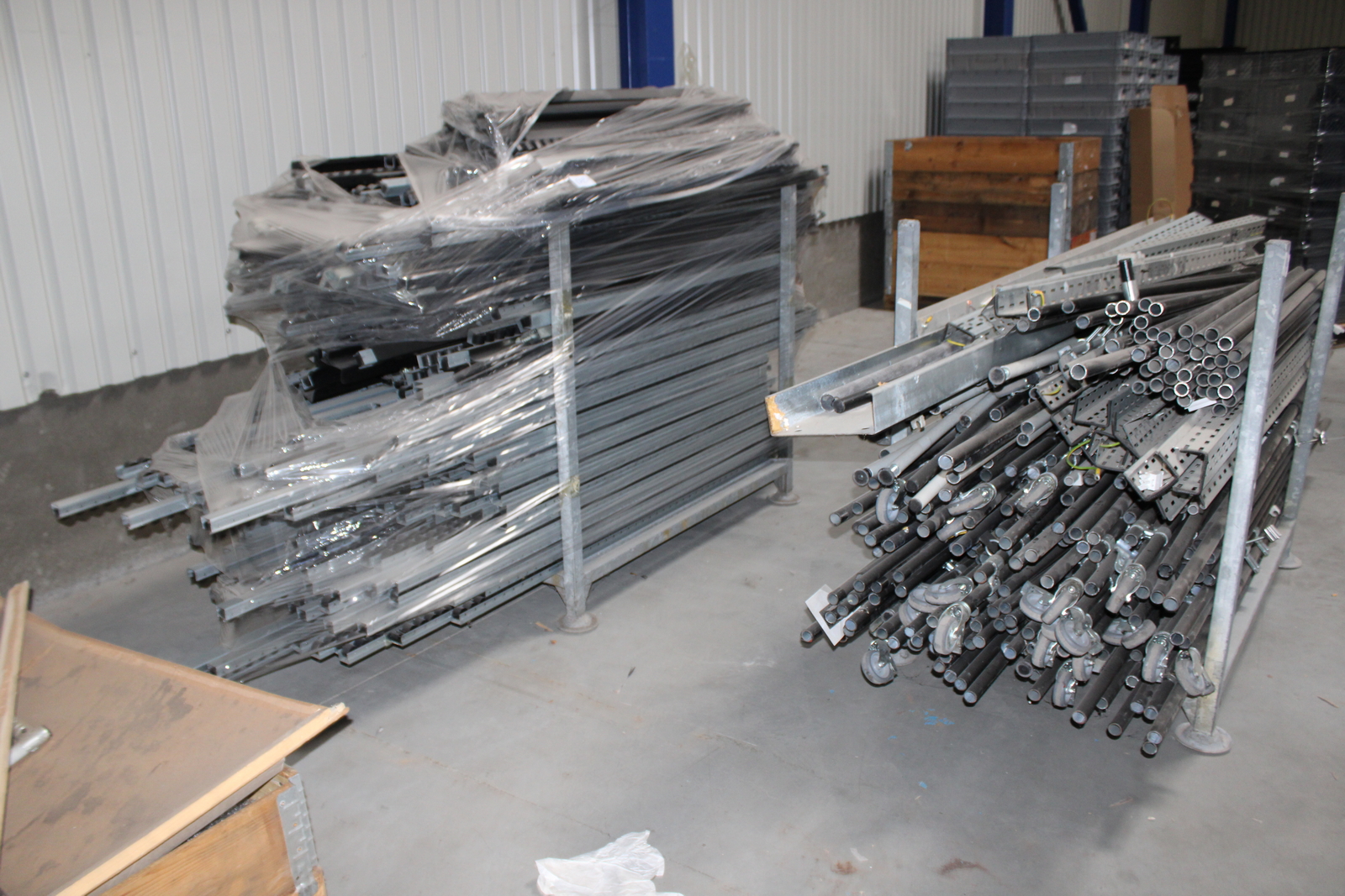 Vegyes görgősorok, csövek ( szerelőállomás elemei) 16