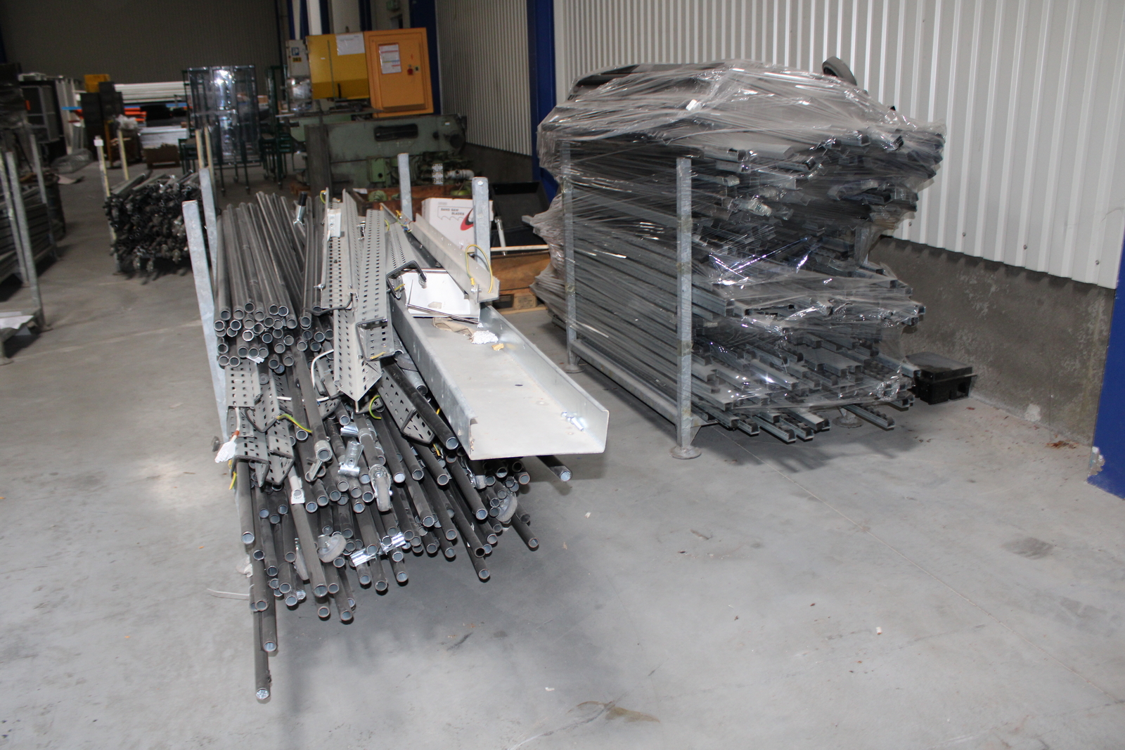 Vegyes görgősorok, csövek ( szerelőállomás elemei) 17