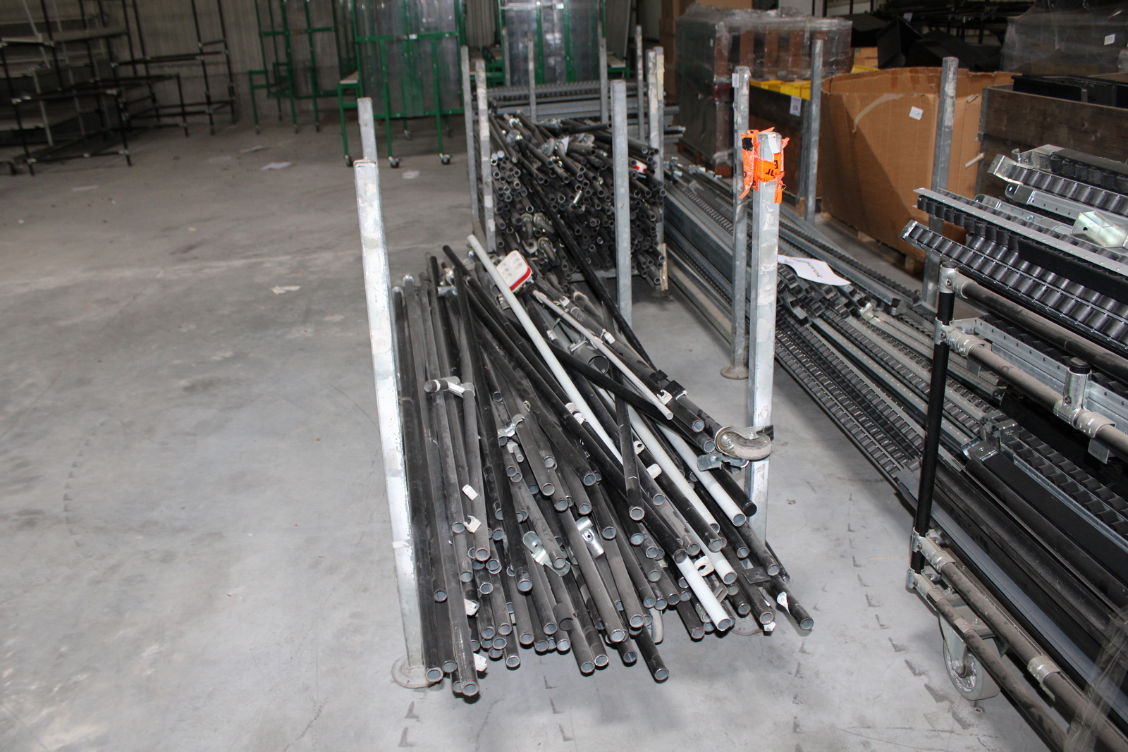 Vegyes görgősorok, csövek ( szerelőállomás elemei) 20