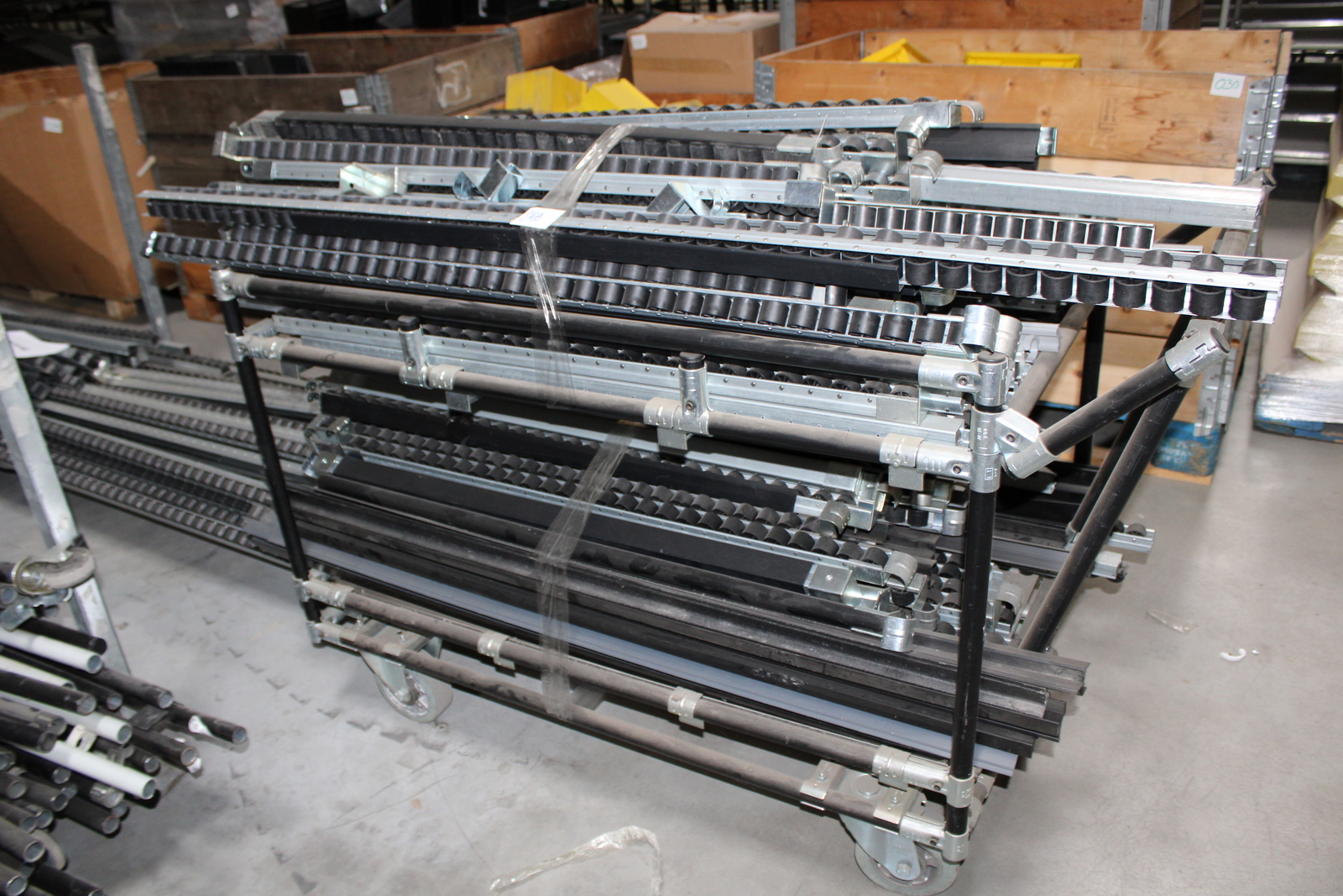 Vegyes görgősorok, csövek ( szerelőállomás elemei) 21