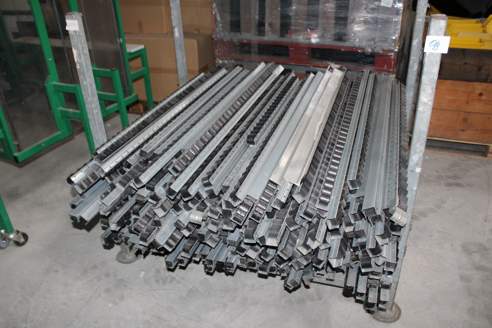 Vegyes görgősorok, csövek ( szerelőállomás elemei) 22