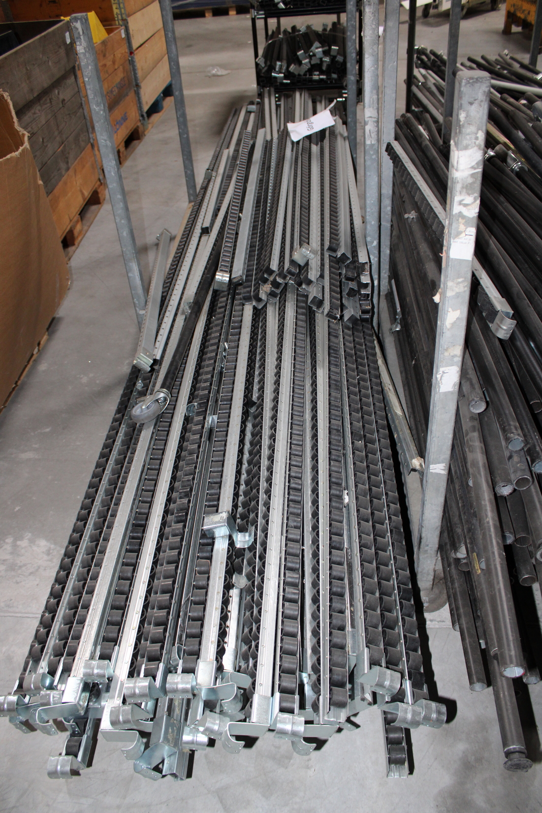 Vegyes görgősorok, csövek ( szerelőállomás elemei) 24