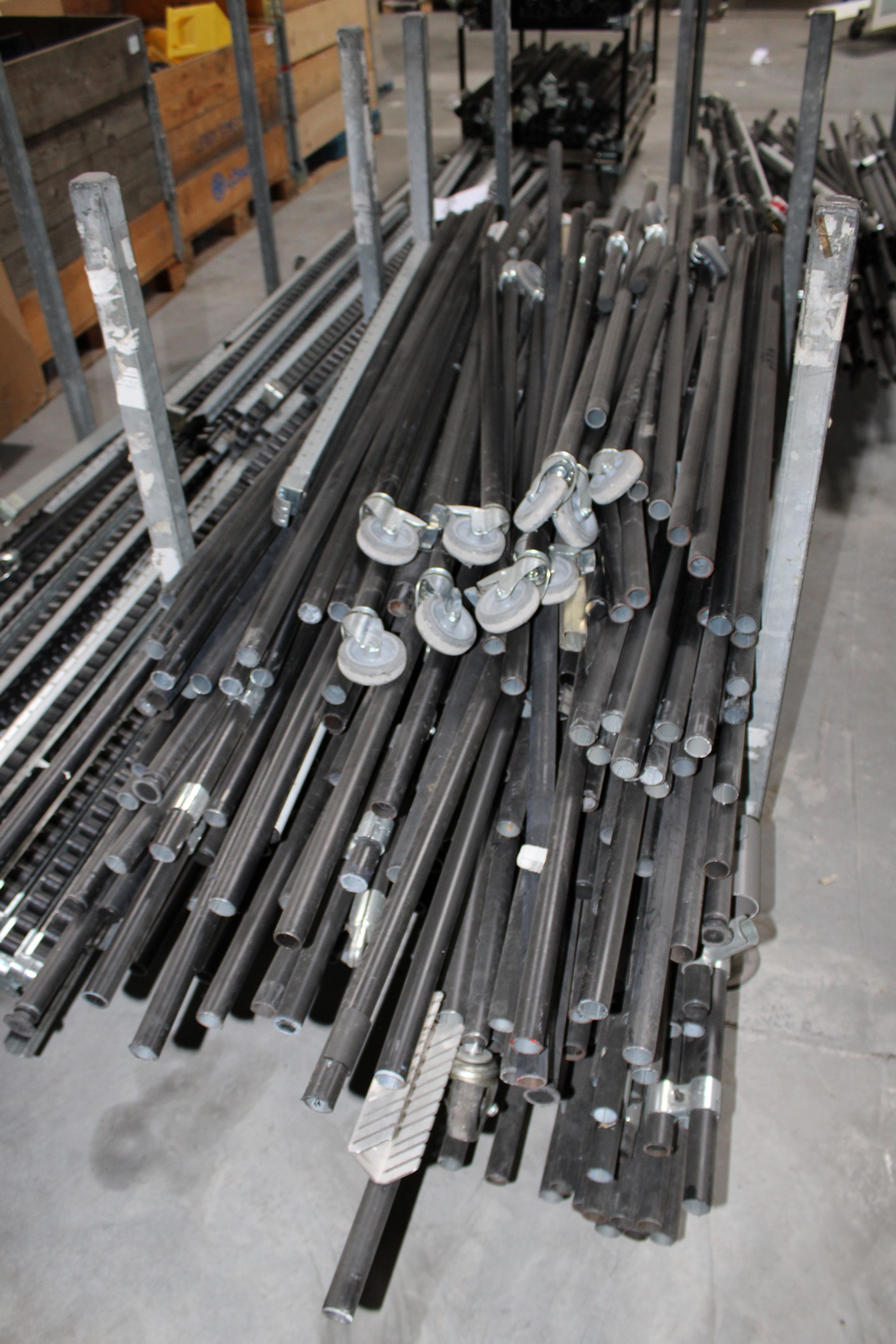 Vegyes görgősorok, csövek ( szerelőállomás elemei) 26