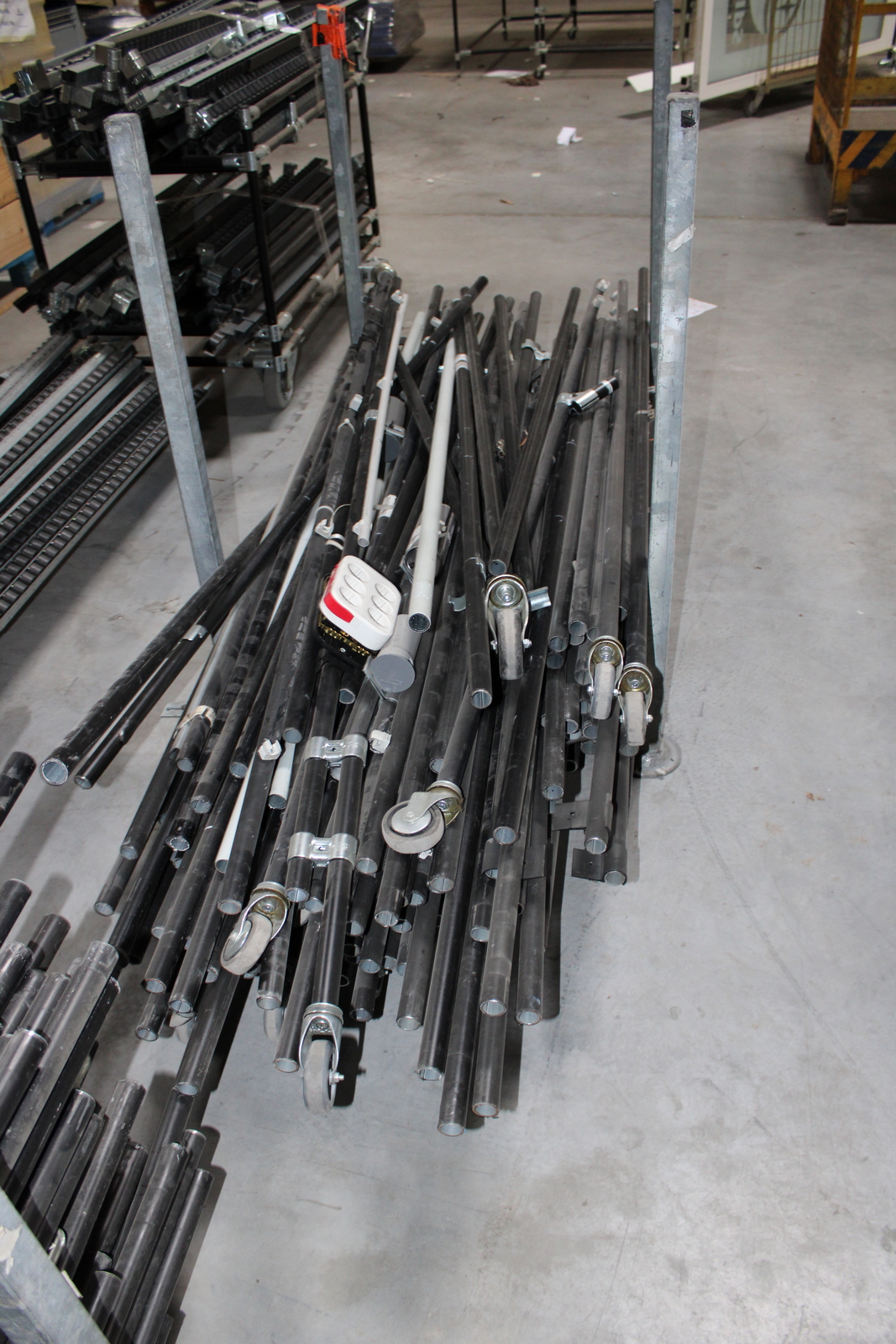 Vegyes görgősorok, csövek ( szerelőállomás elemei) 27