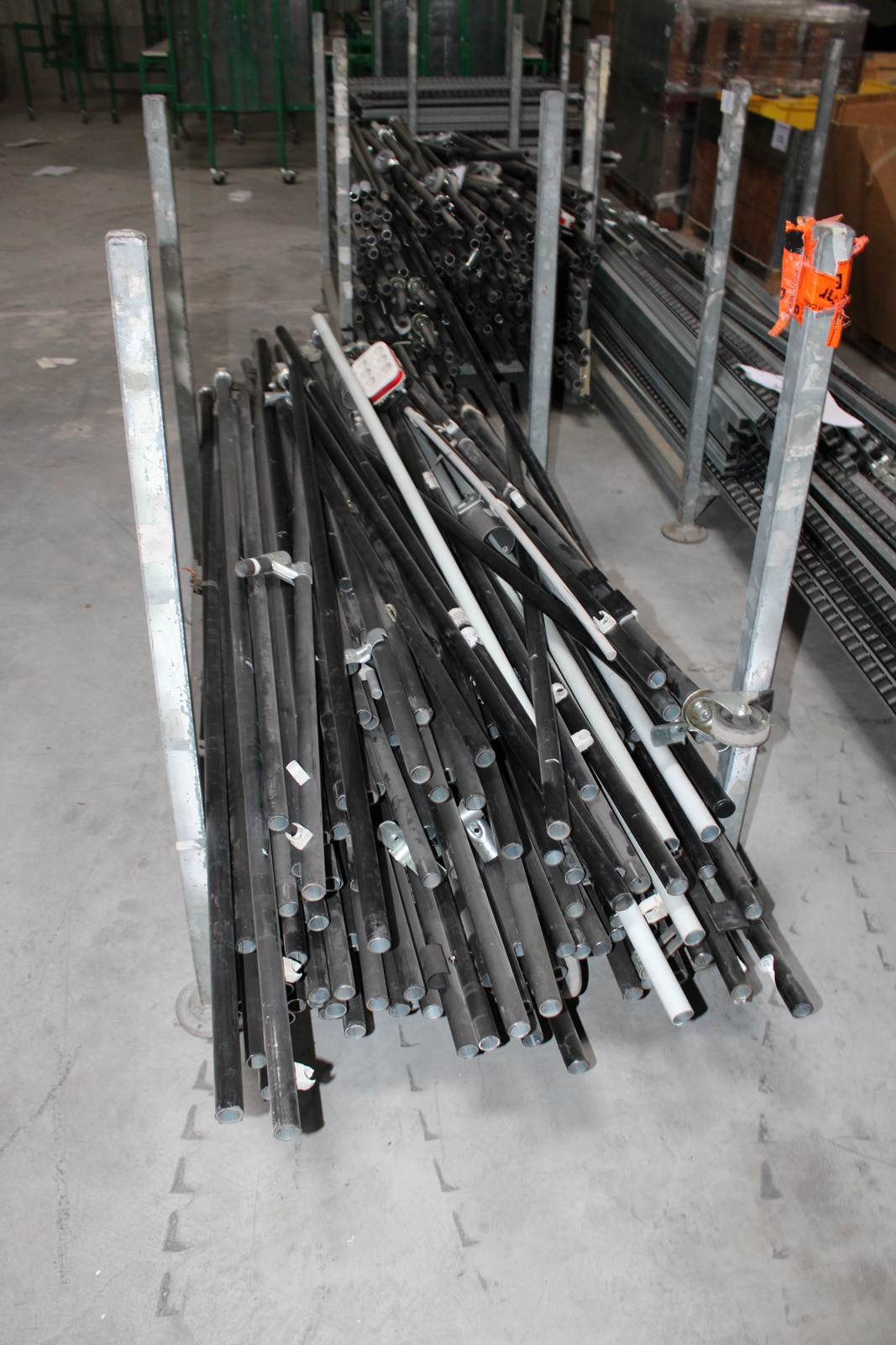 Vegyes görgősorok, csövek ( szerelőállomás elemei) 28