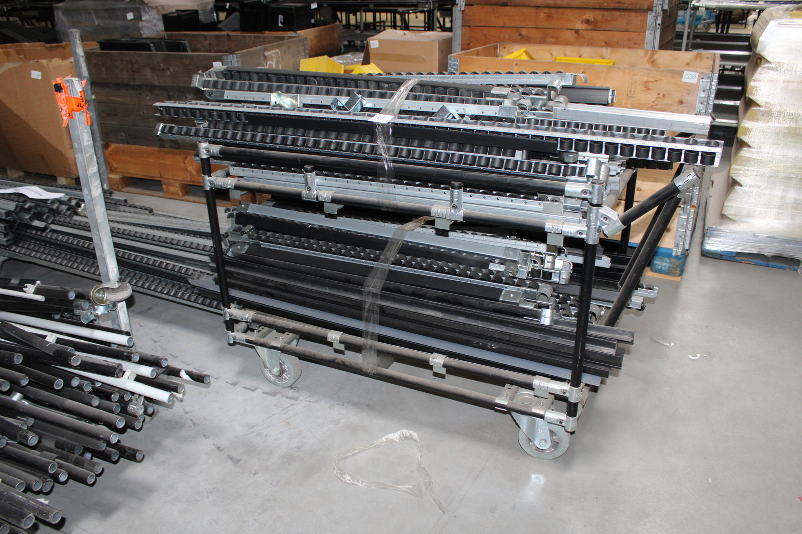 Vegyes görgősorok, csövek ( szerelőállomás elemei) 29