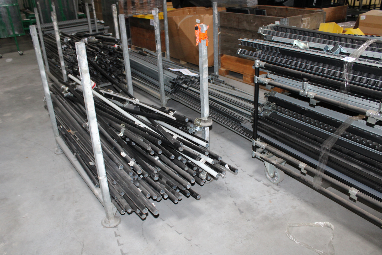 Vegyes görgősorok, csövek ( szerelőállomás elemei) 30