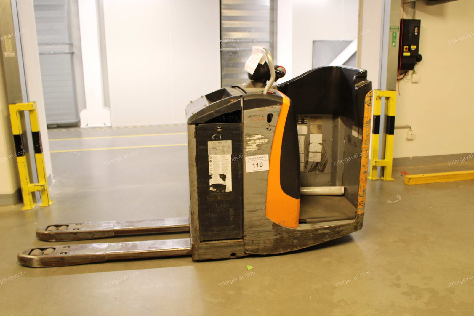 Elektromos raklapmozgató targonca