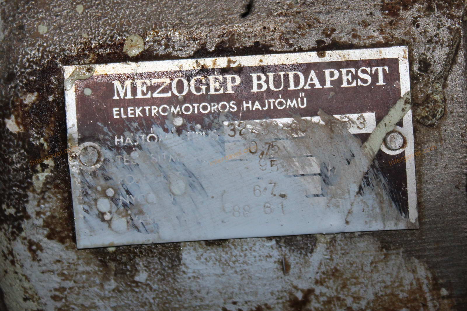 Hajtóműves motor 8