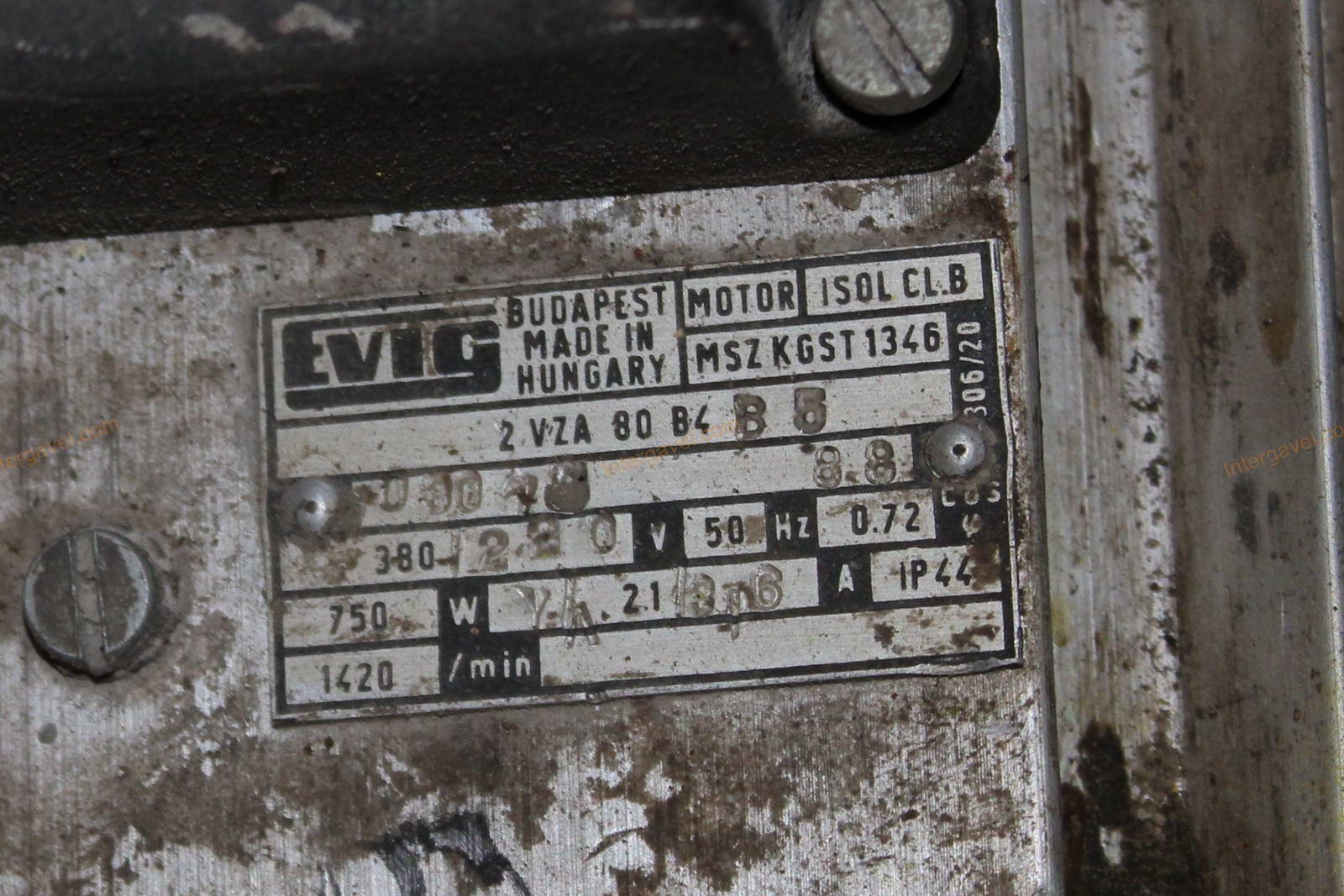 Hajtóműves motor 9