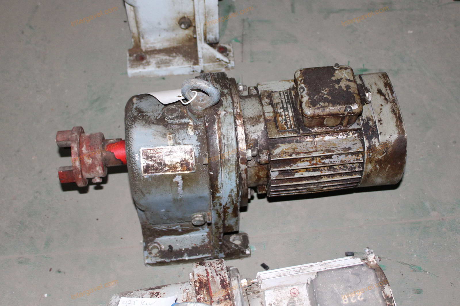 Hajtóműves motor 10