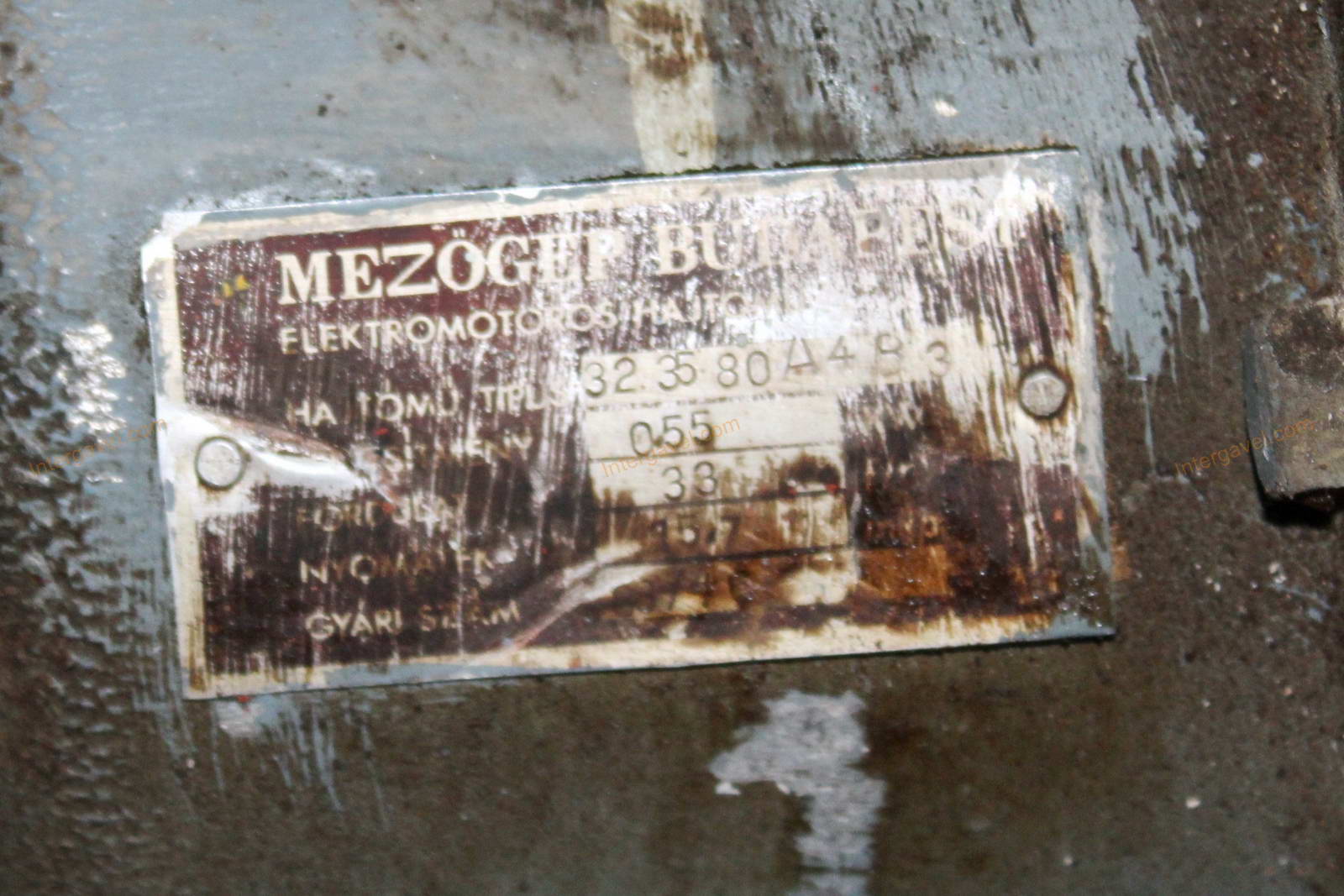 Hajtóműves motor 11