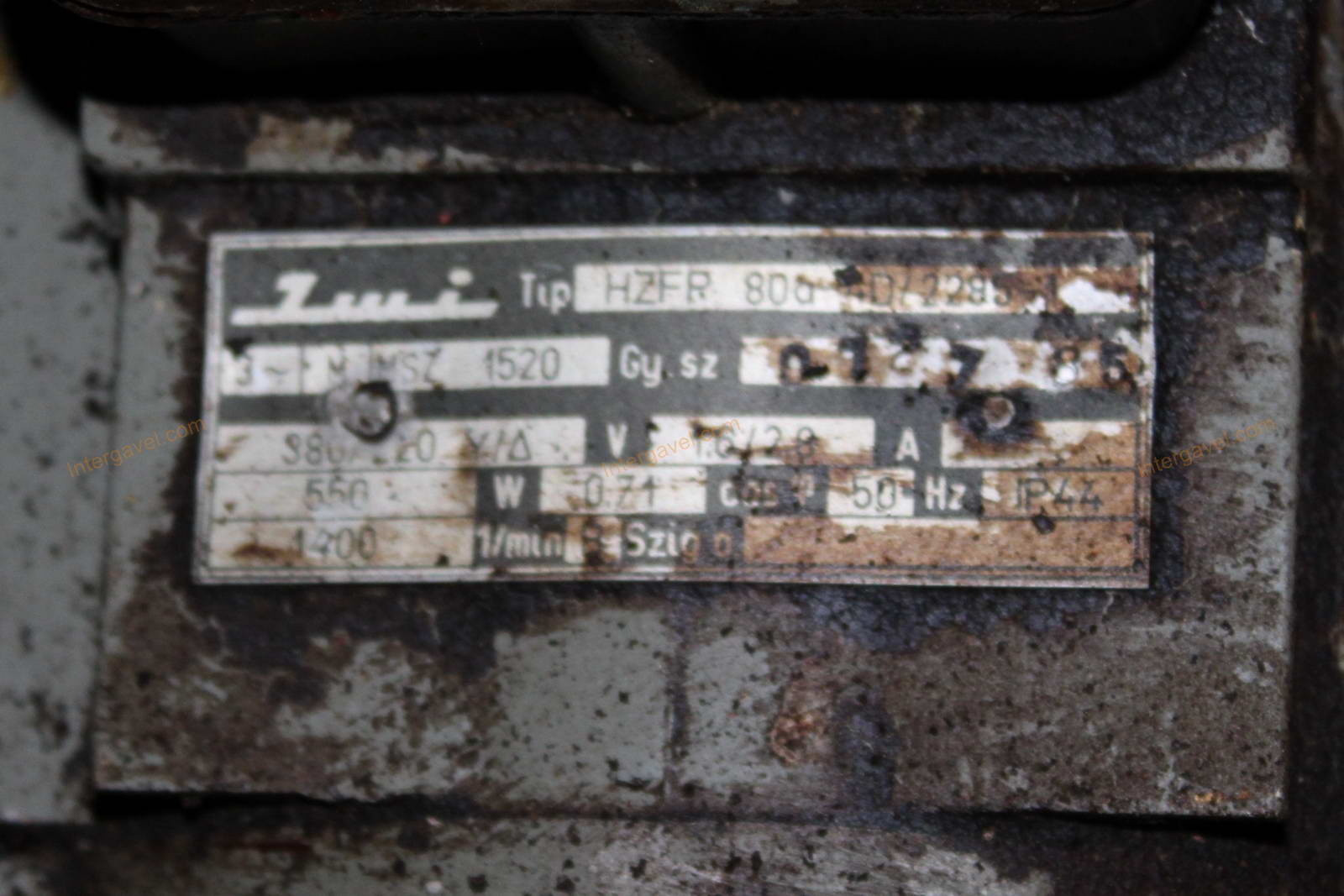 Hajtóműves motor 12