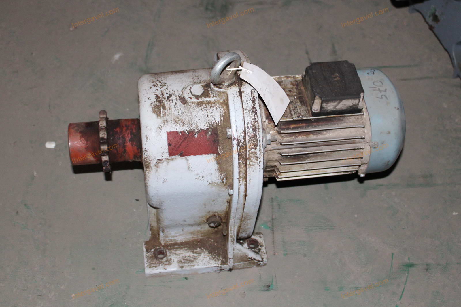 Hajtóműves motor 13