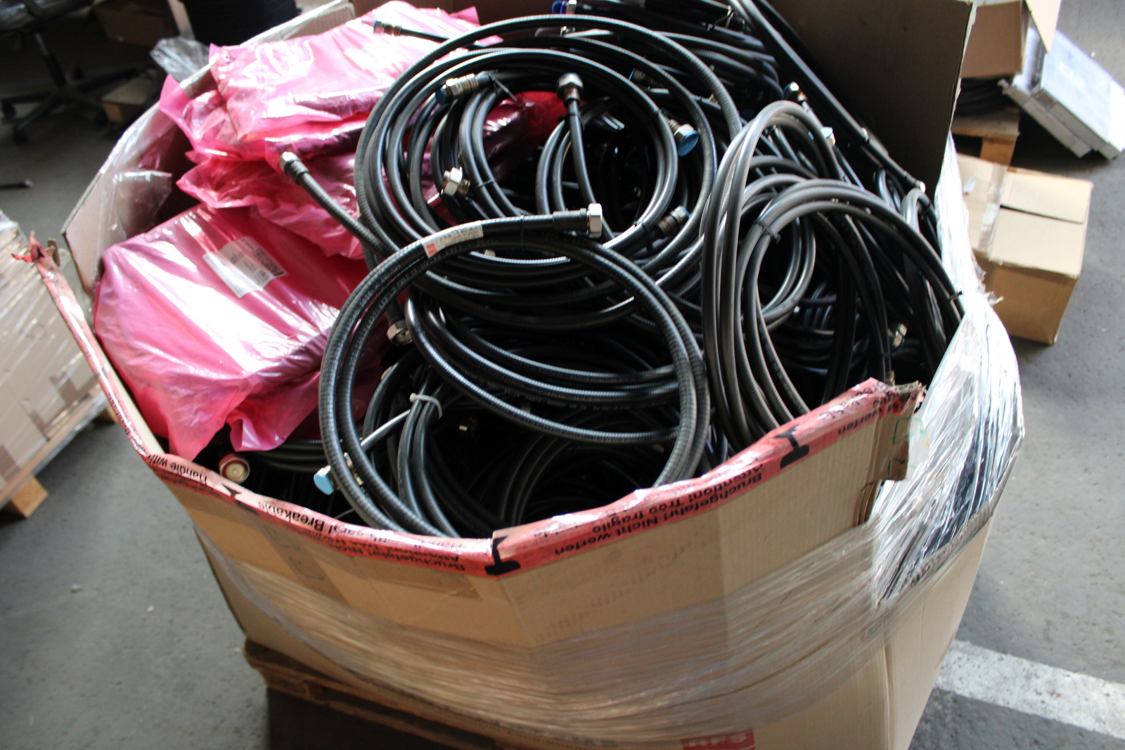 Vegyes kábelek és szerelési anyagok 5