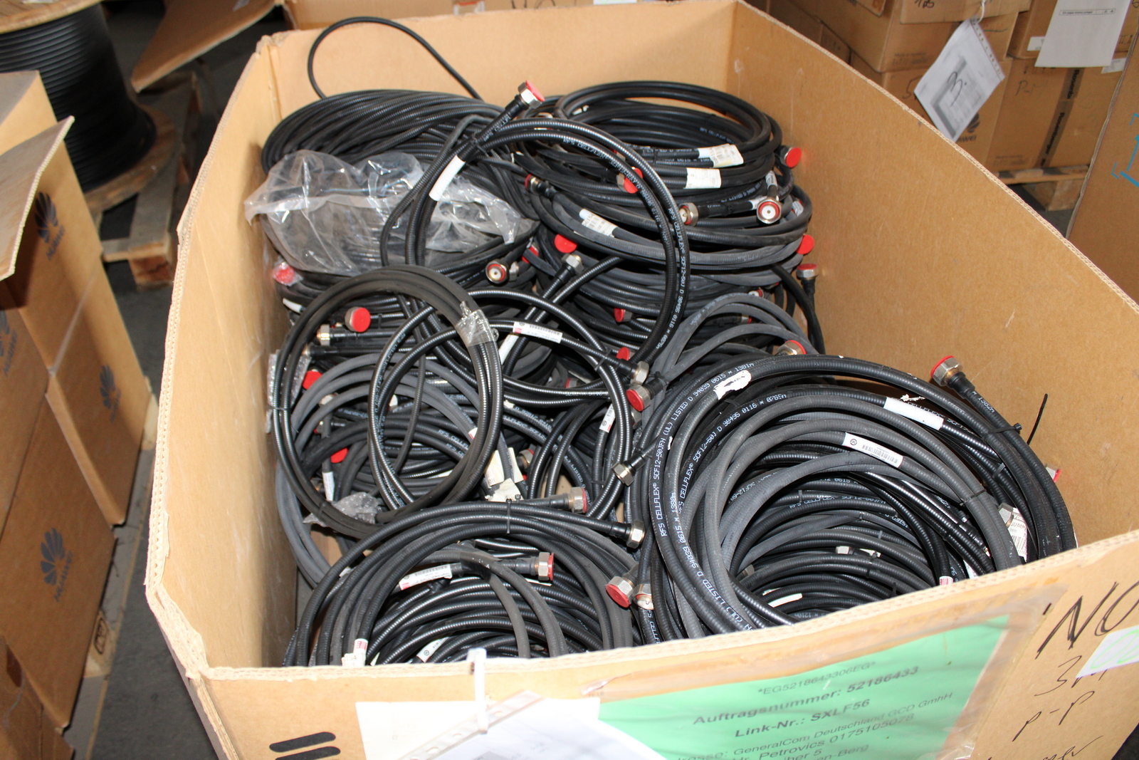 Vegyes kábelek és szerelési anyagok 7