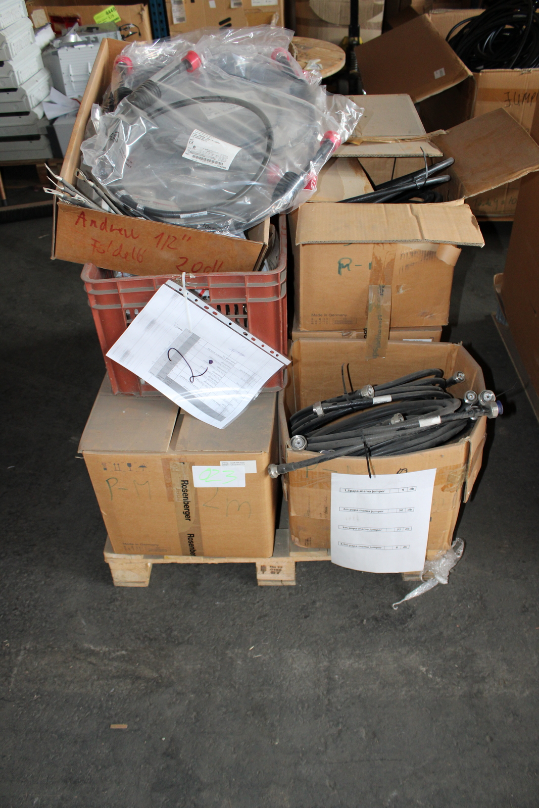 Vegyes kábelek és szerelési anyagok 8