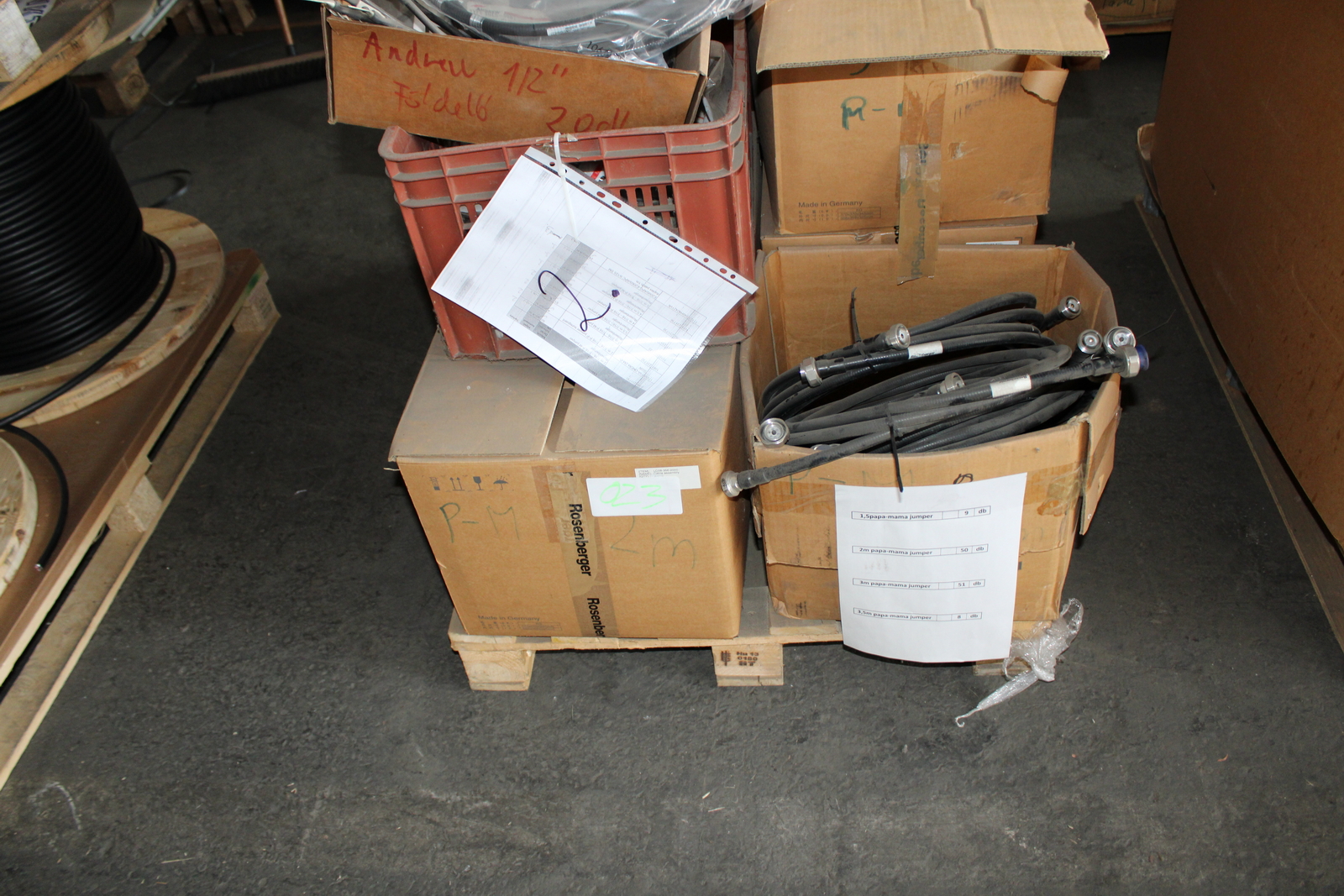 Vegyes kábelek és szerelési anyagok 9