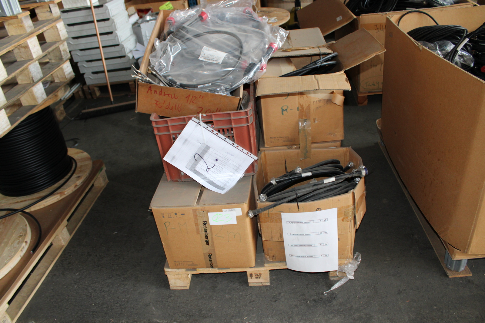 Vegyes kábelek és szerelési anyagok 10