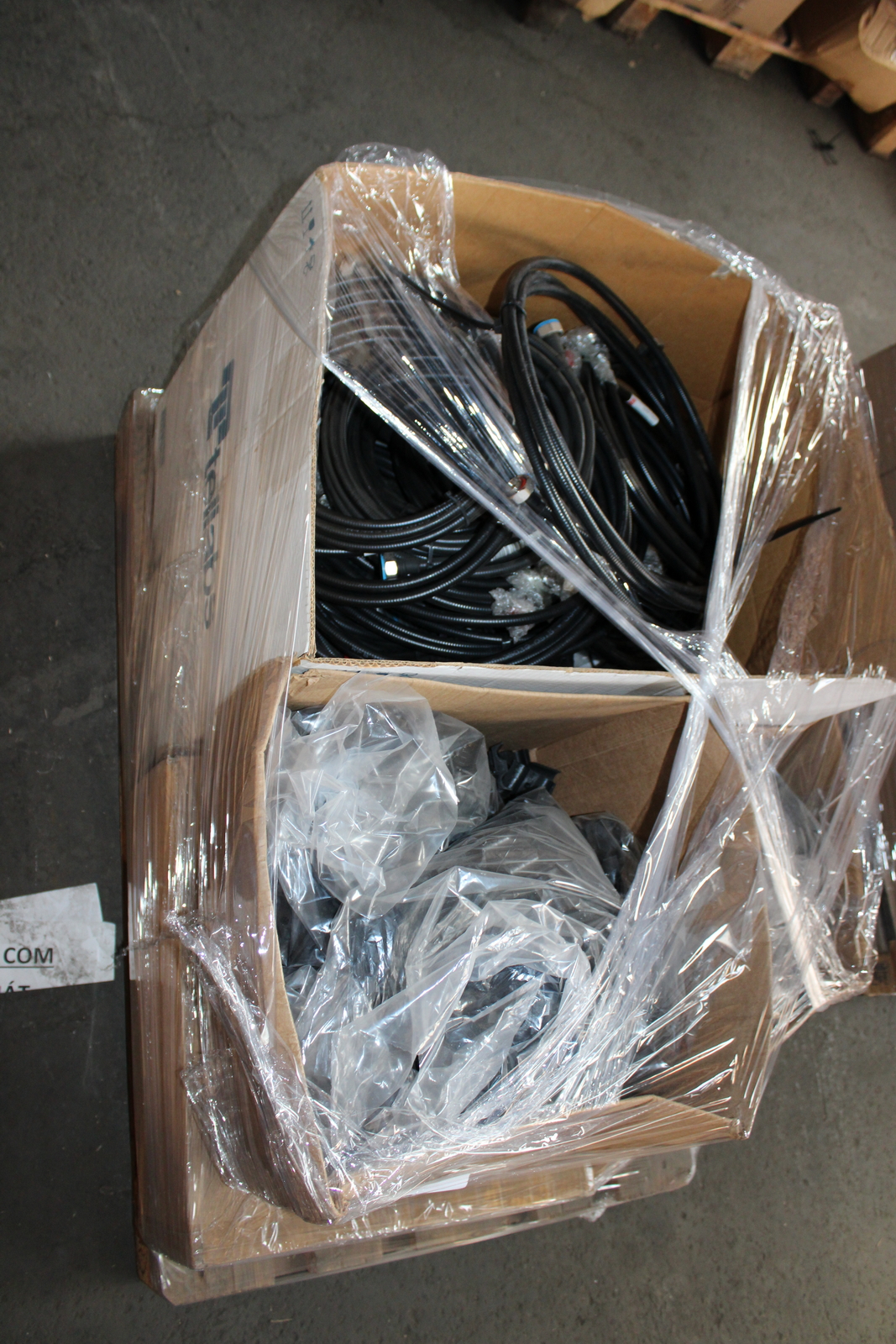 Vegyes kábelek és szerelési anyagok 20