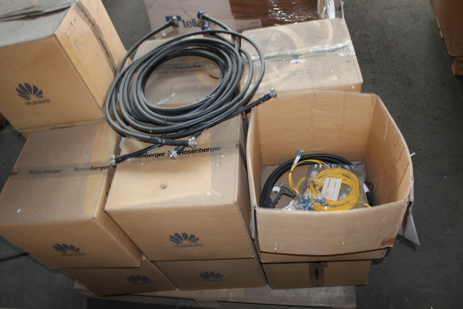 Vegyes kábelek és szerelési anyagok 30