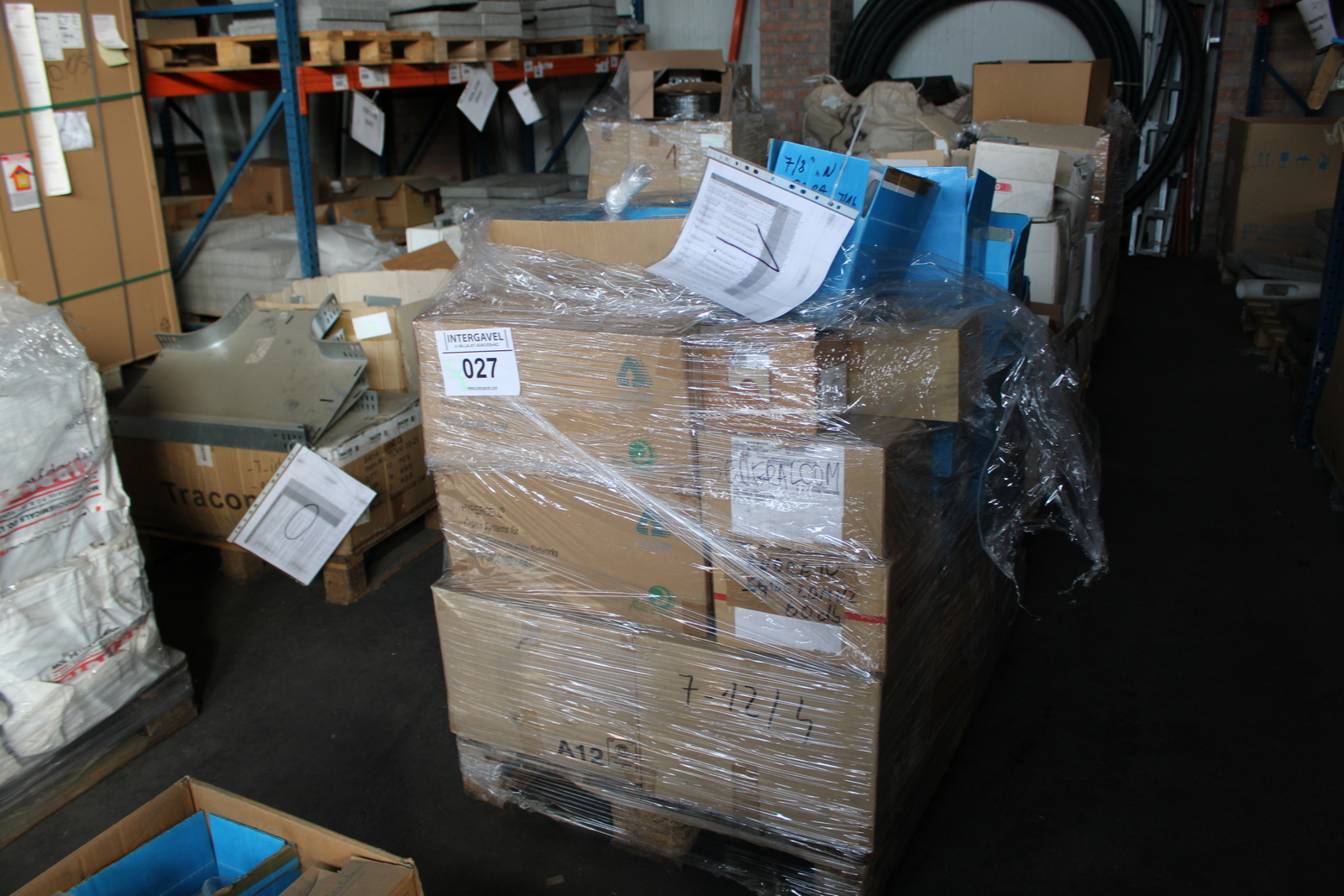 Vegyes kábelek és szerelési anyagok 2