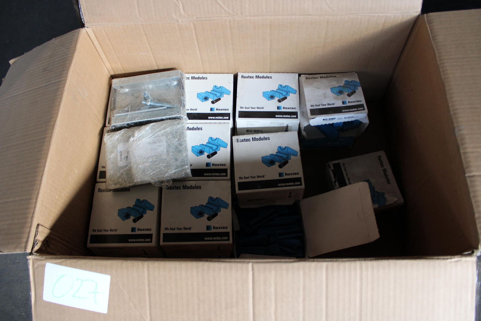 Vegyes kábelek és szerelési anyagok 3