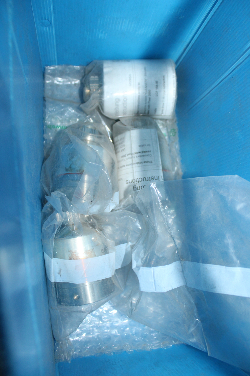 Vegyes kábelek és szerelési anyagok 15