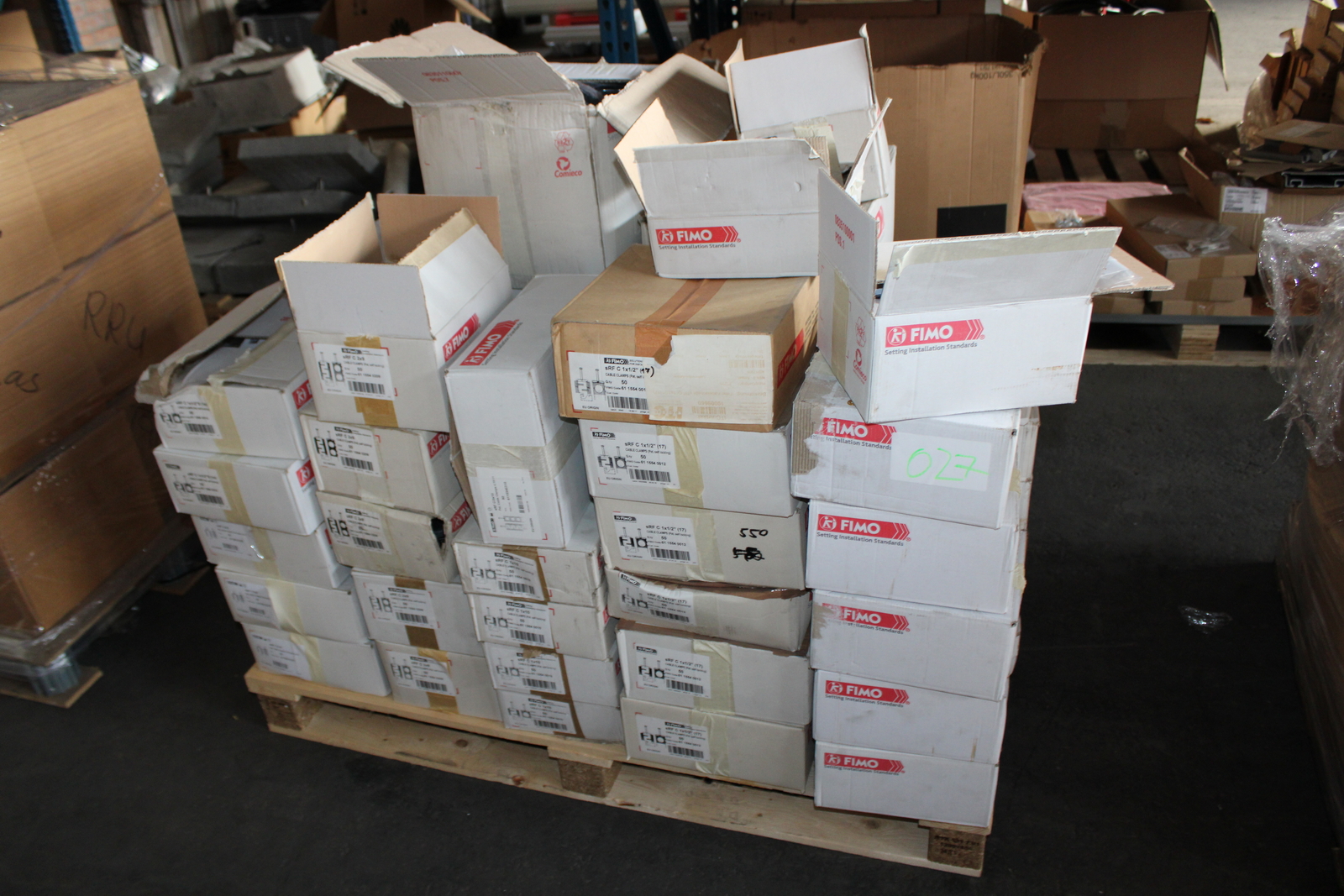 Vegyes kábelek és szerelési anyagok 29