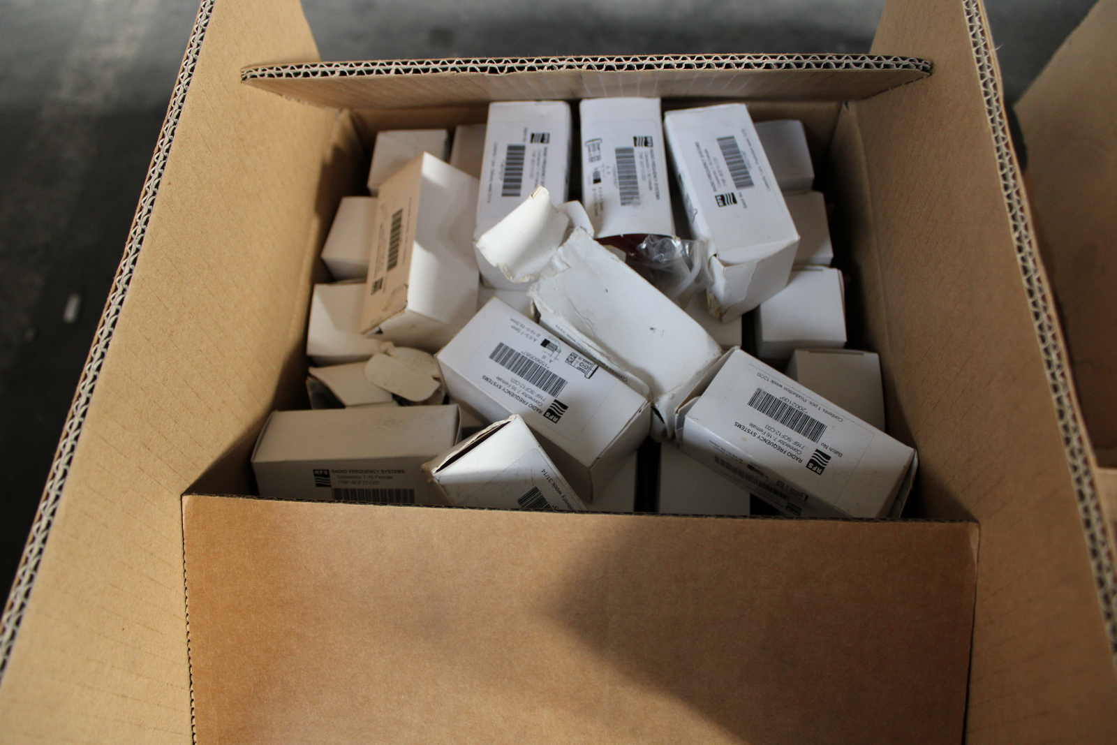 Vegyes kábelek és szerelési anyagok 45