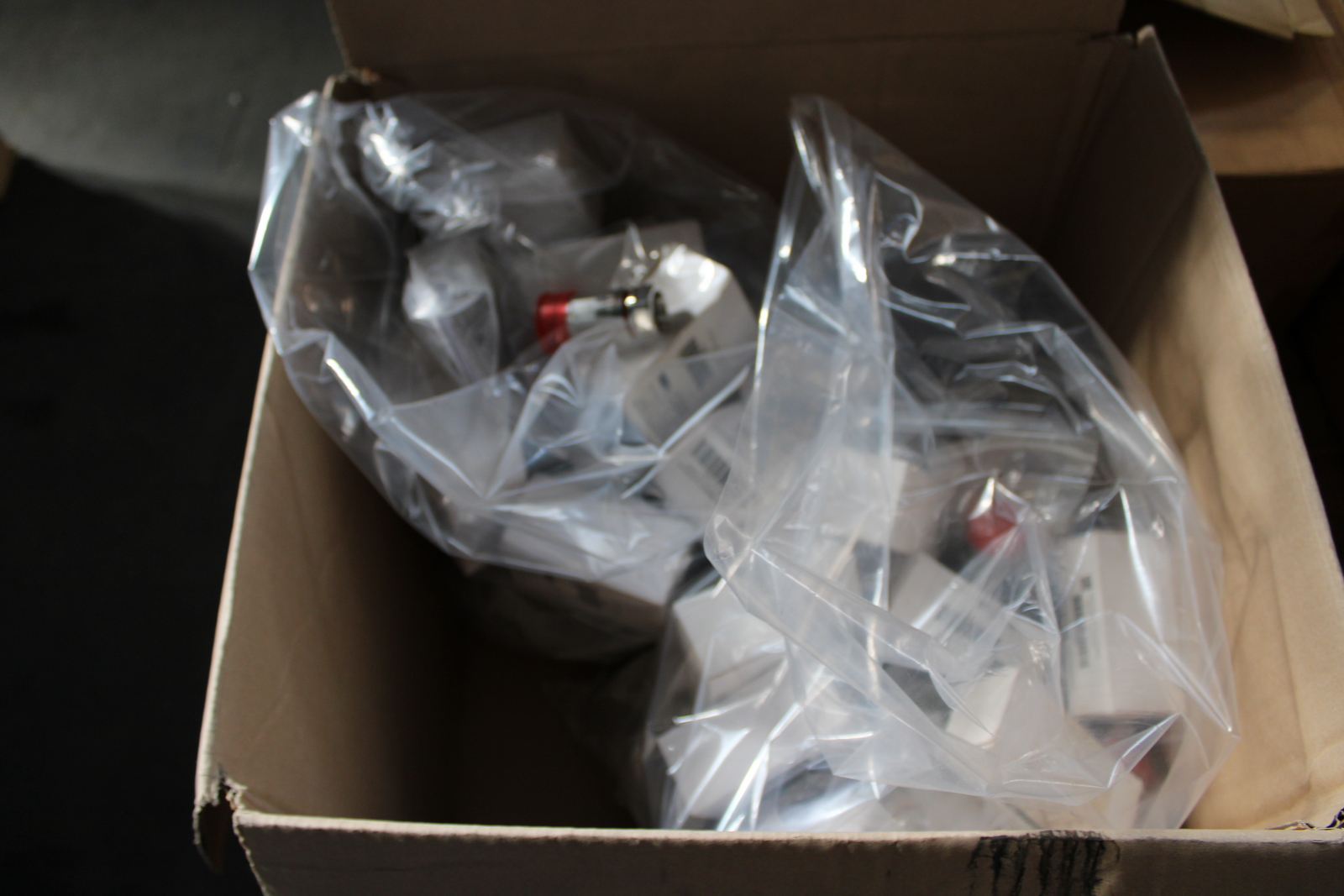 Vegyes kábelek és szerelési anyagok 46