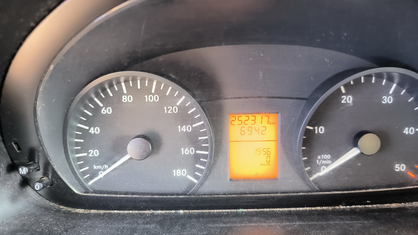 Hűtős kisteherautó 2