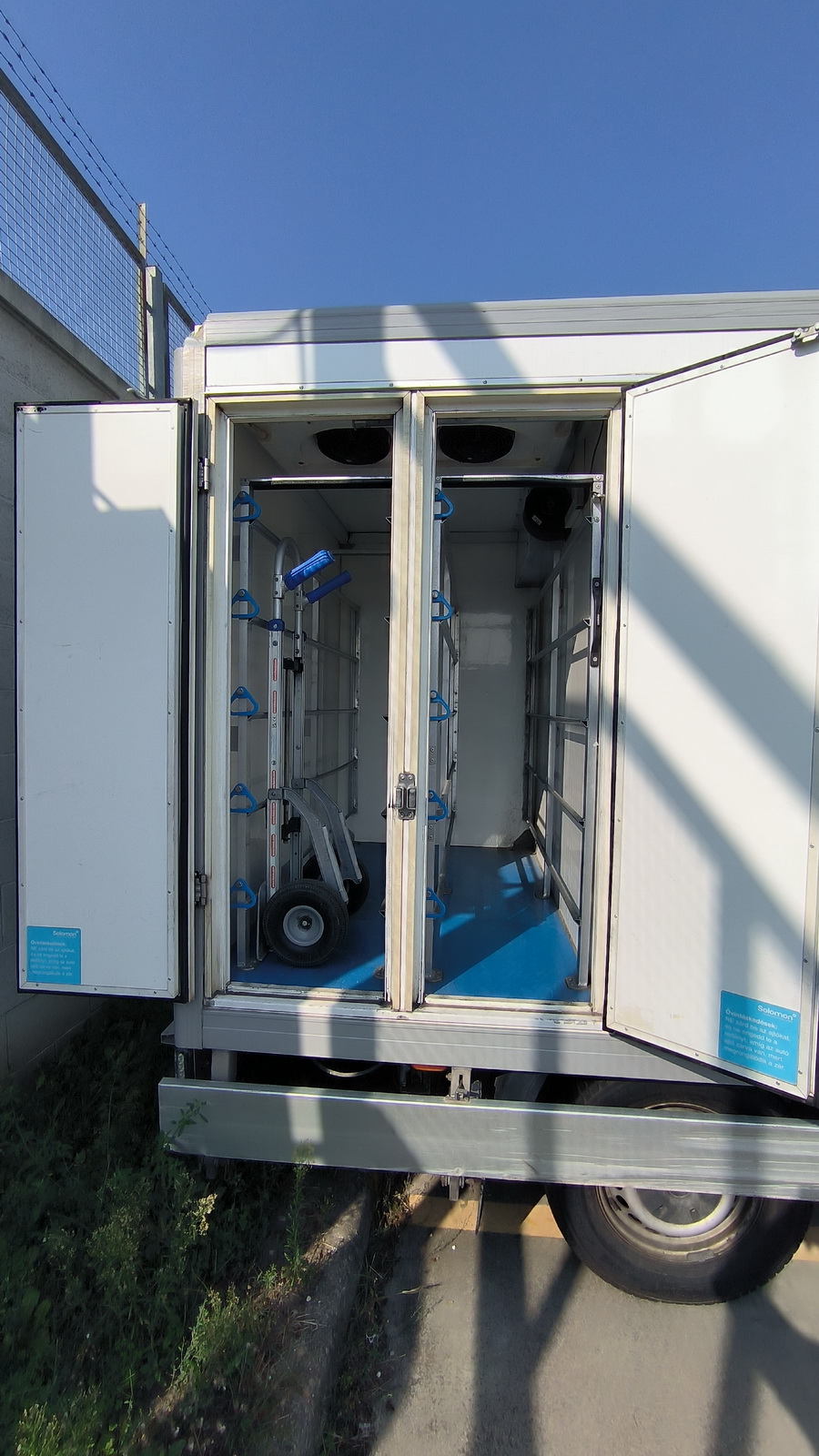 Hűtős kisteherautó 7