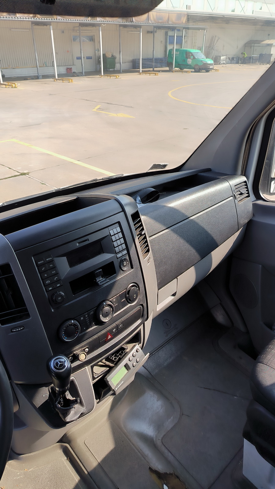 Hűtős kisteherautó 13