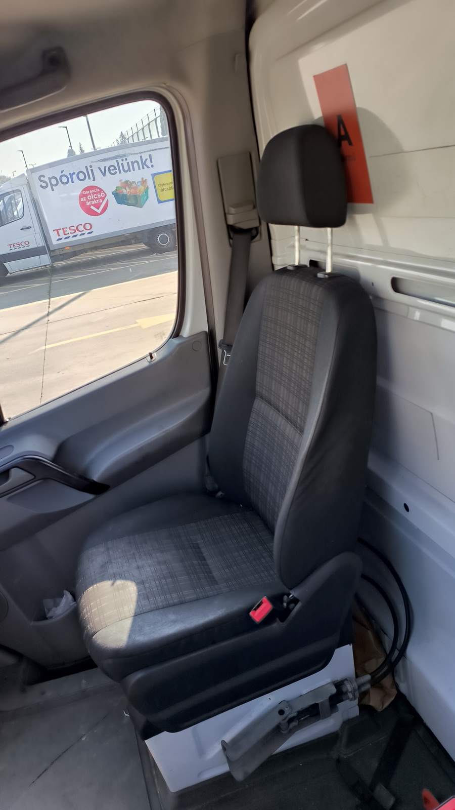 Hűtős kisteherautó 14