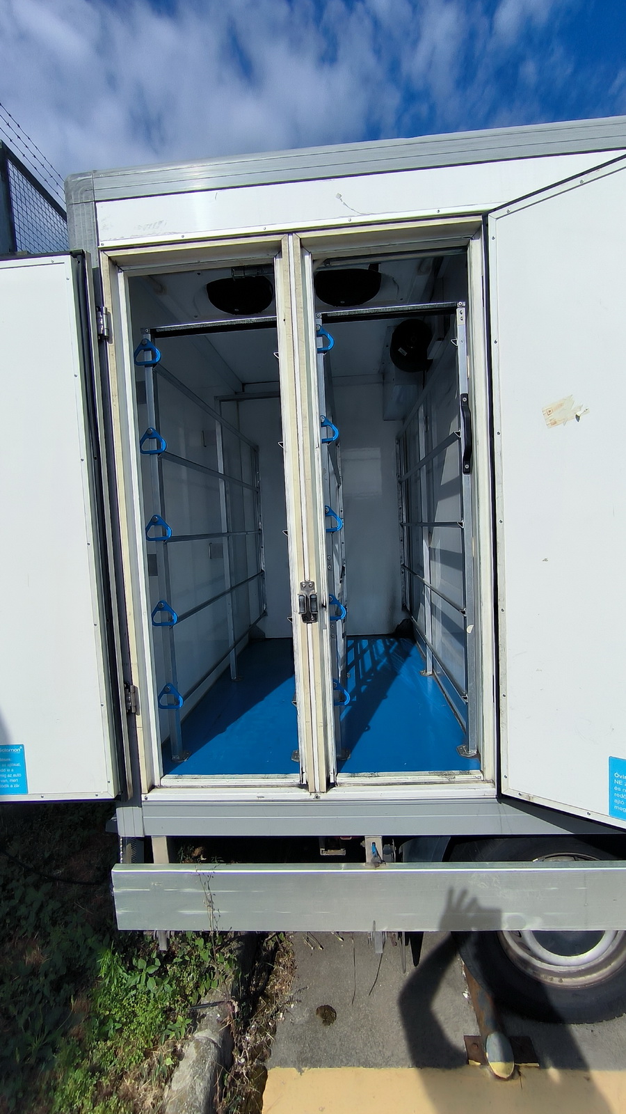 Hűtős kisteherautó 6