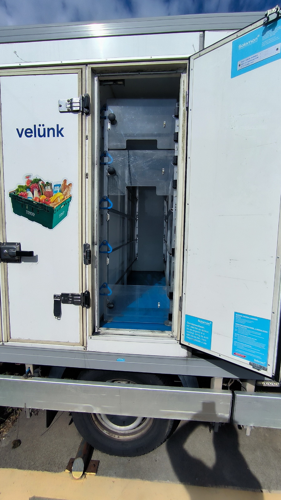 Hűtős kisteherautó 7