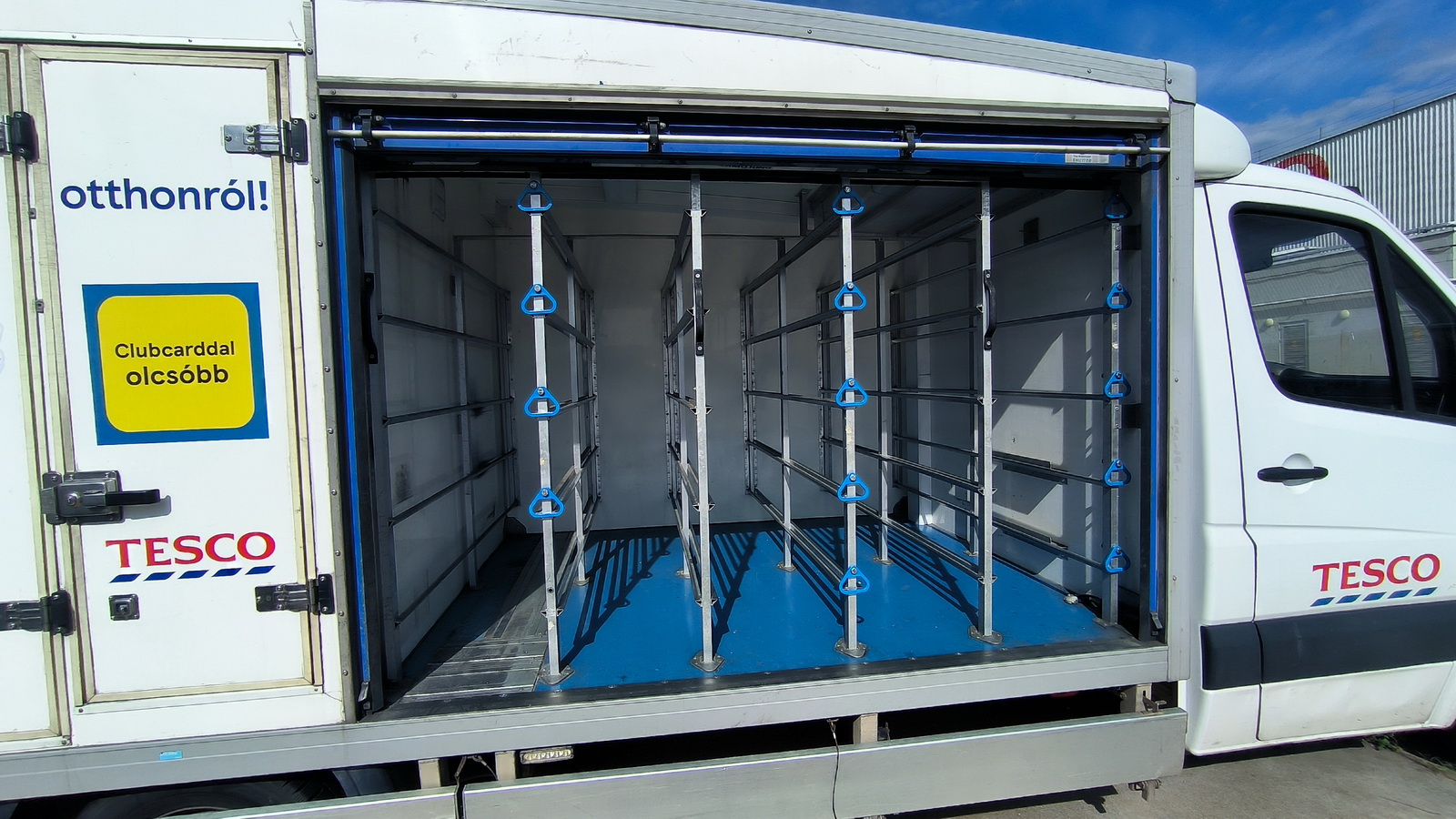 Hűtős kisteherautó 8