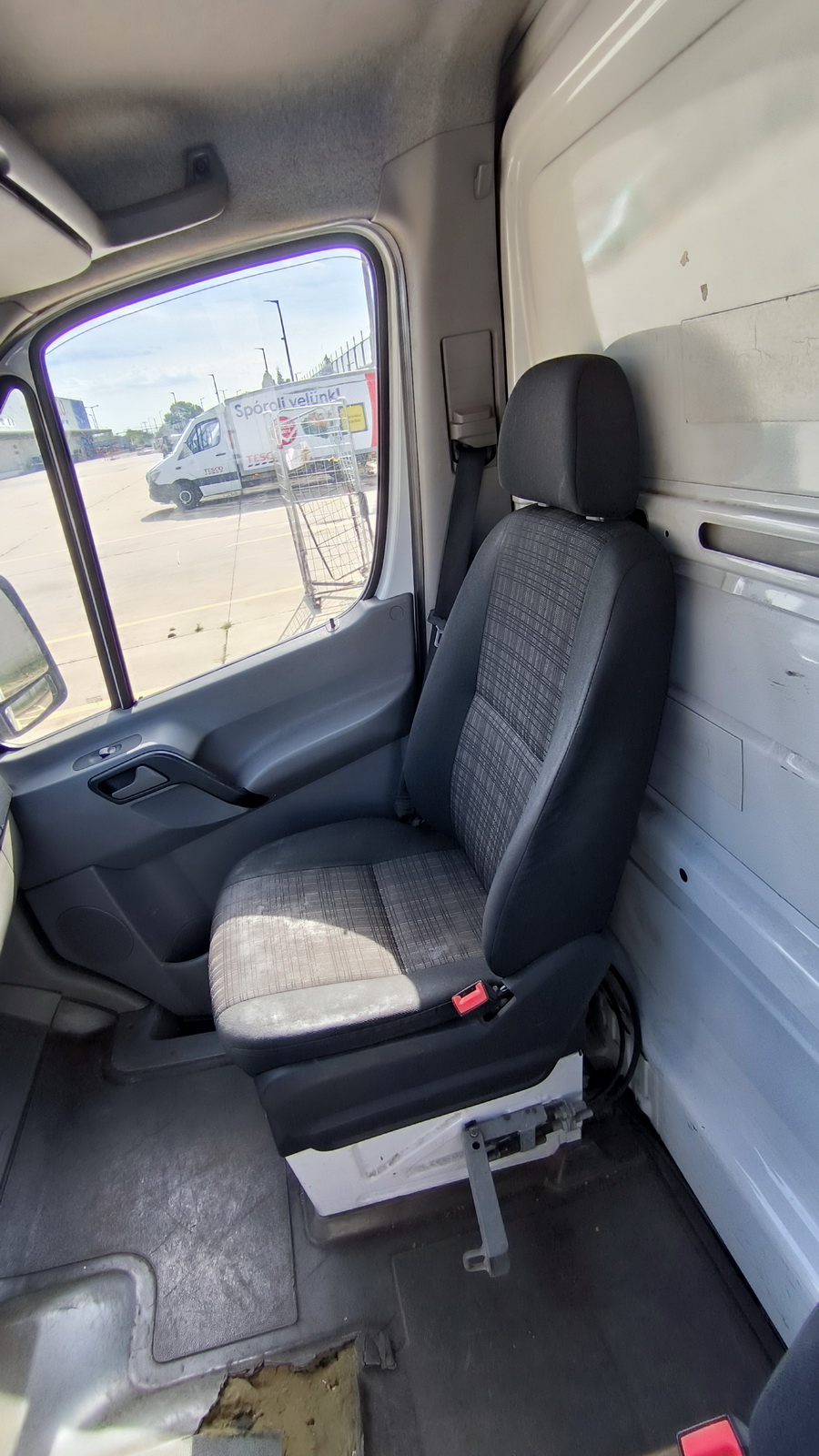 Hűtős kisteherautó 10