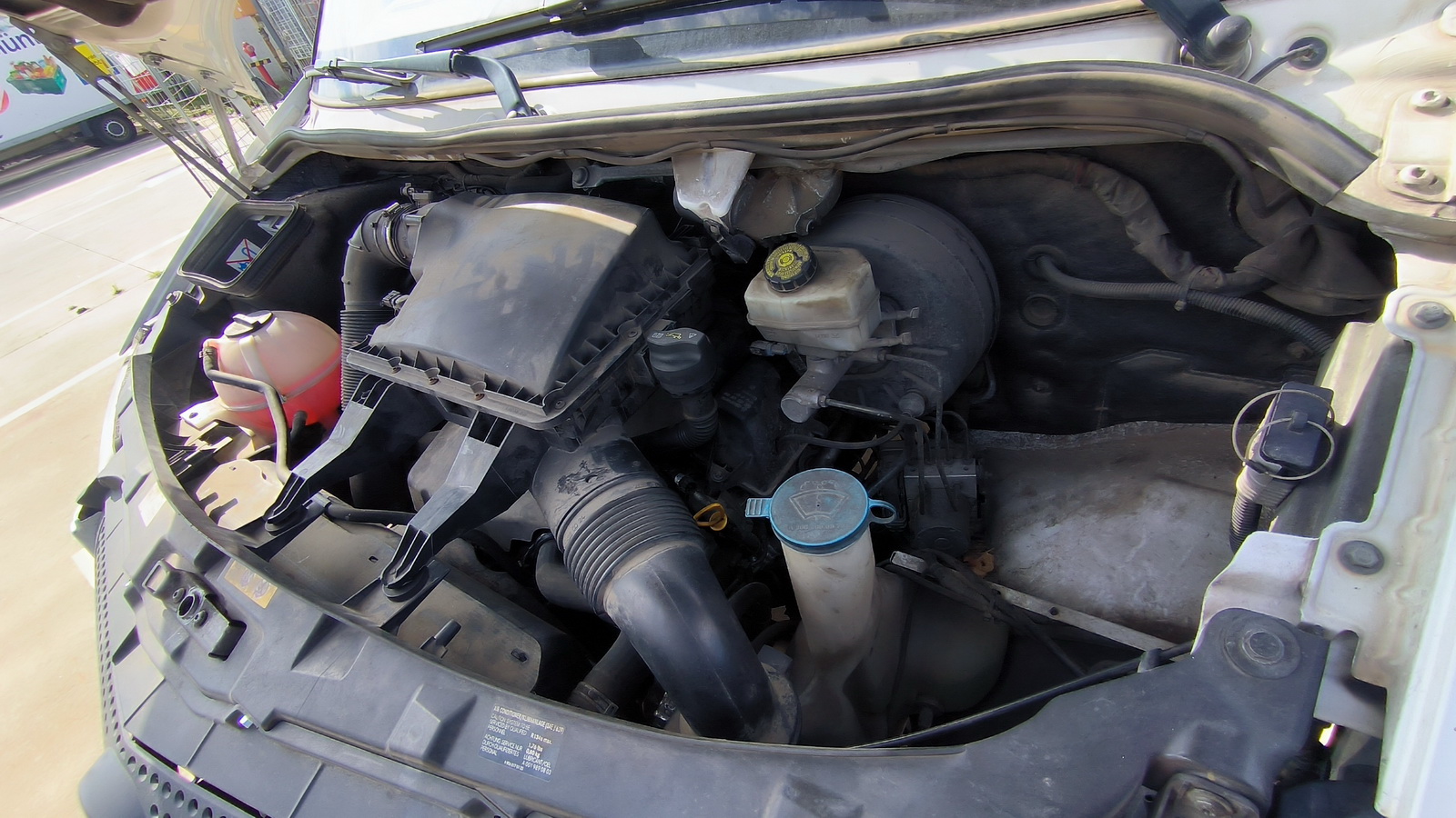 Hűtős kisteherautó 16