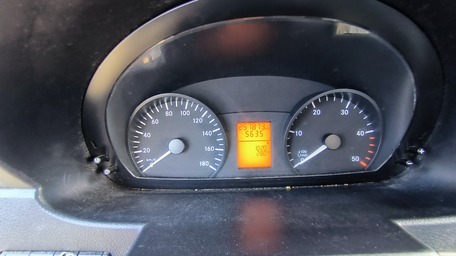 Hűtős kisteherautó 2