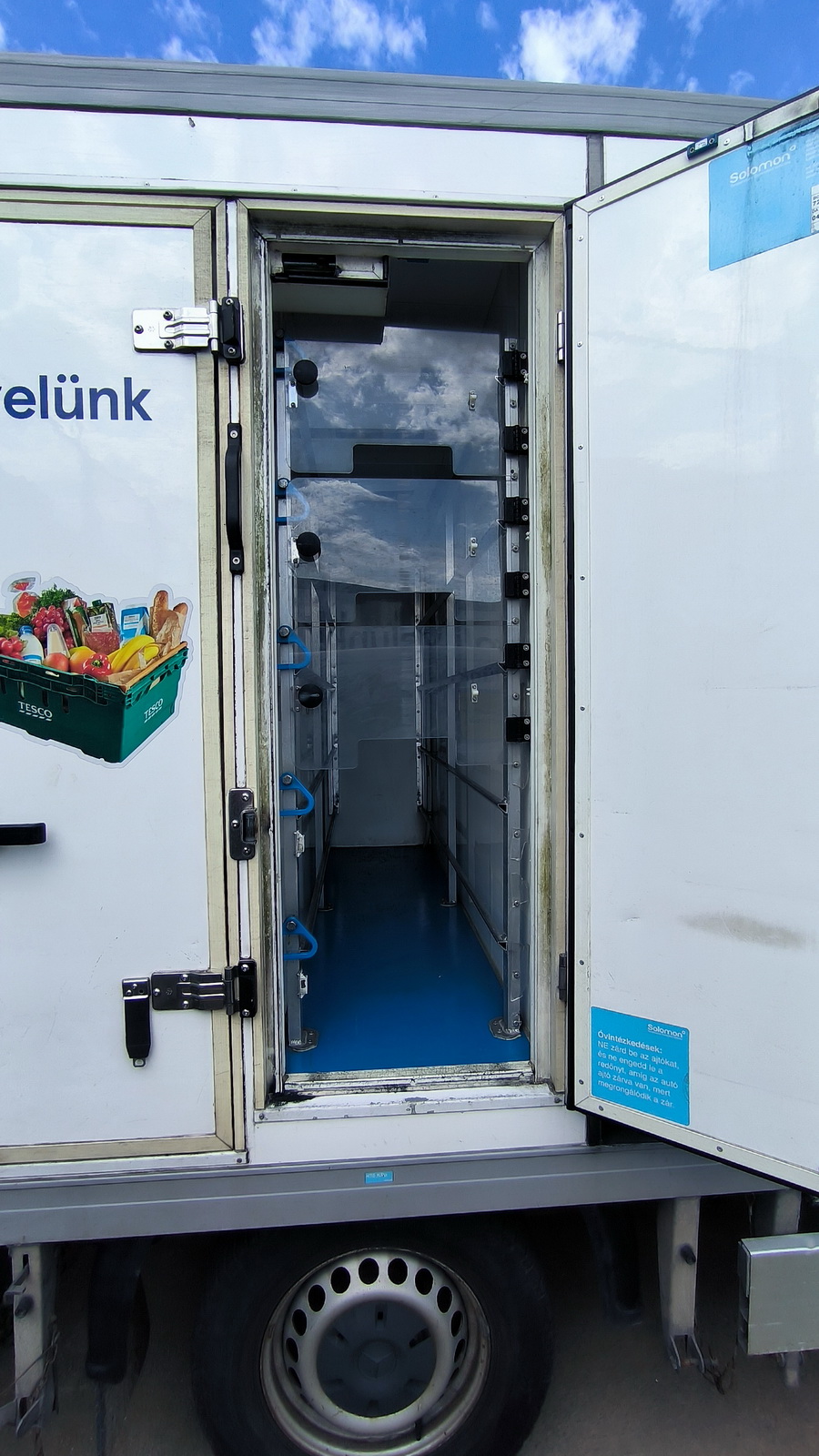 Hűtős kisteherautó 7