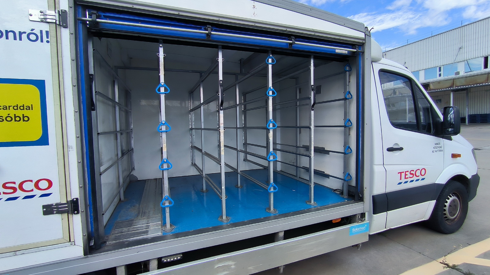 Hűtős kisteherautó 8