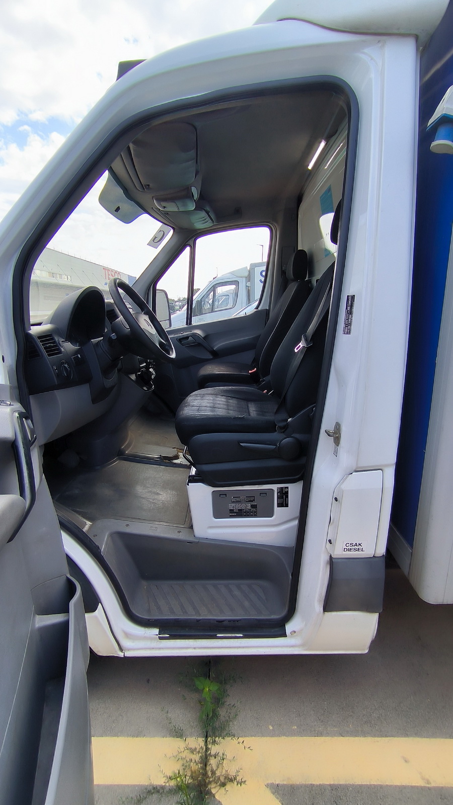 Hűtős kisteherautó 9