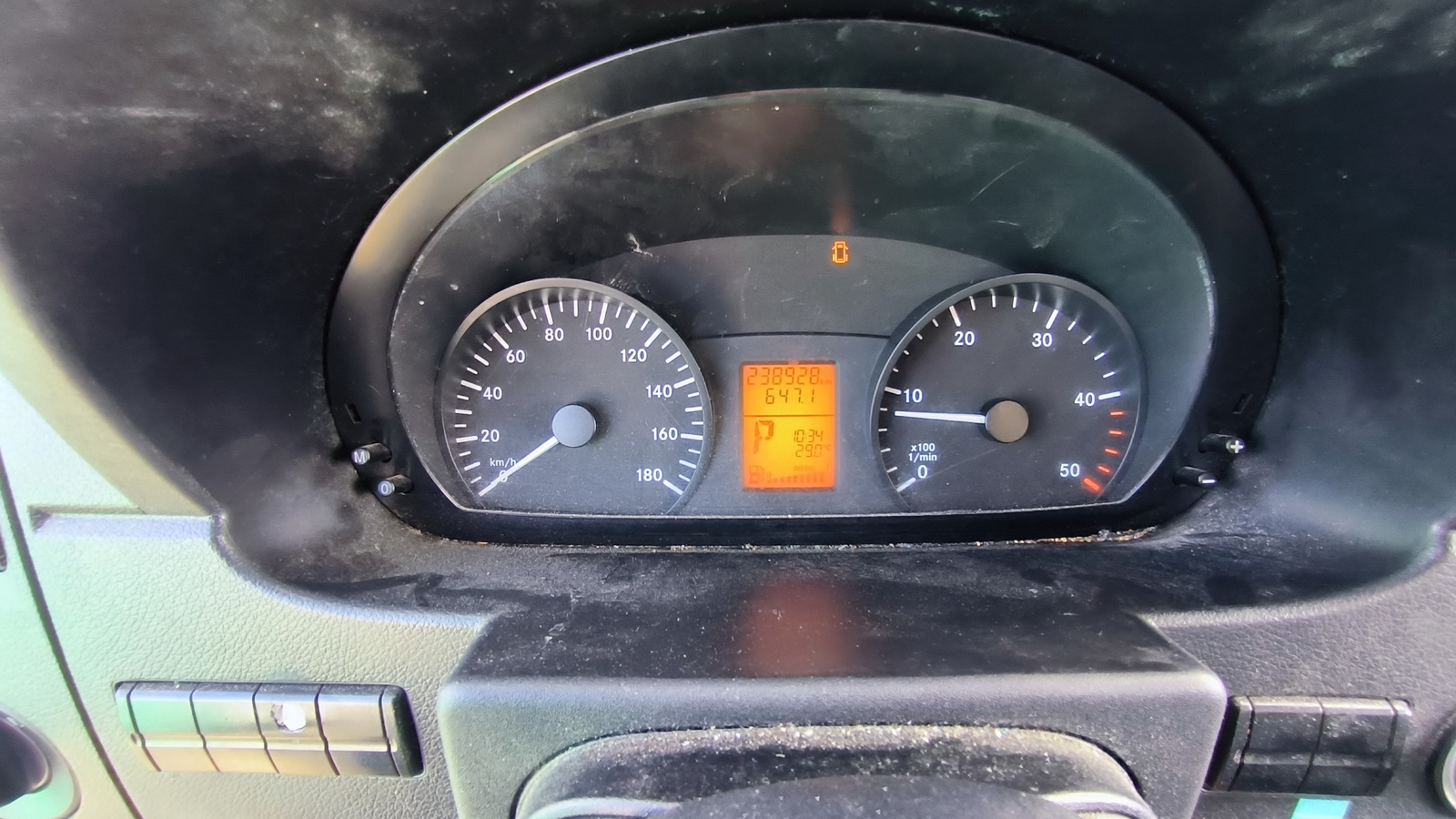 Hűtős kisteherautó 2