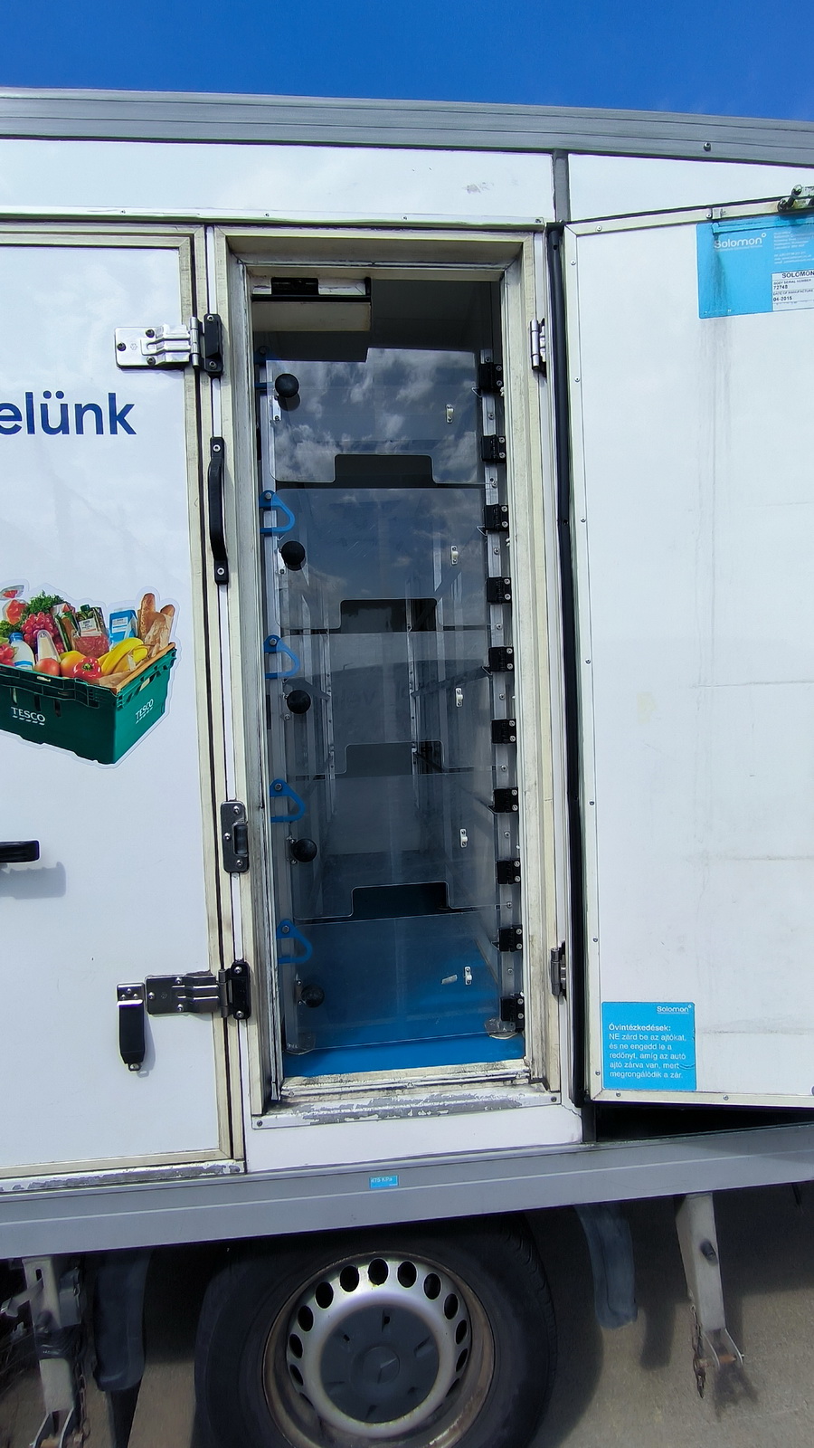 Hűtős kisteherautó 7