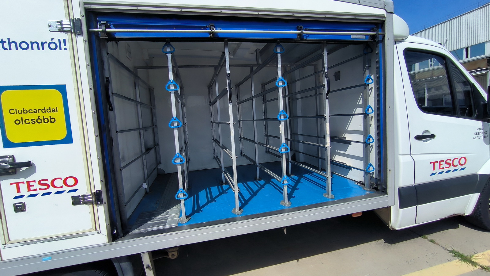 Hűtős kisteherautó 8