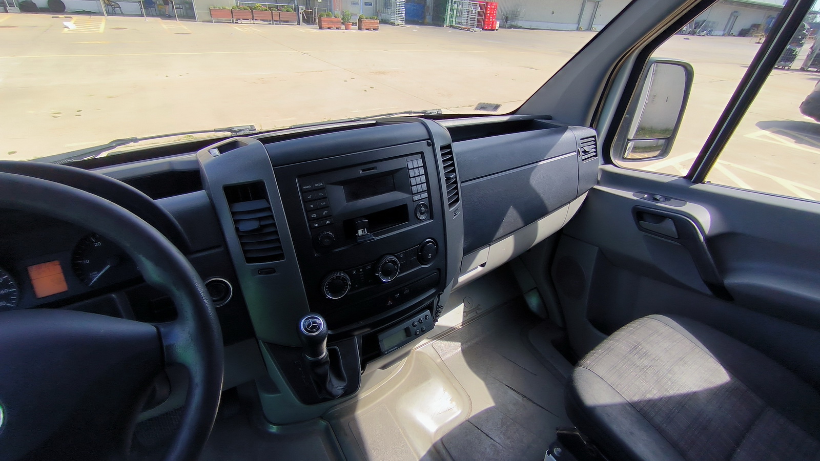 Hűtős kisteherautó 9