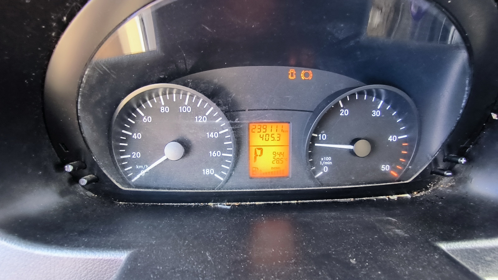 Hűtős kisteherautó 2