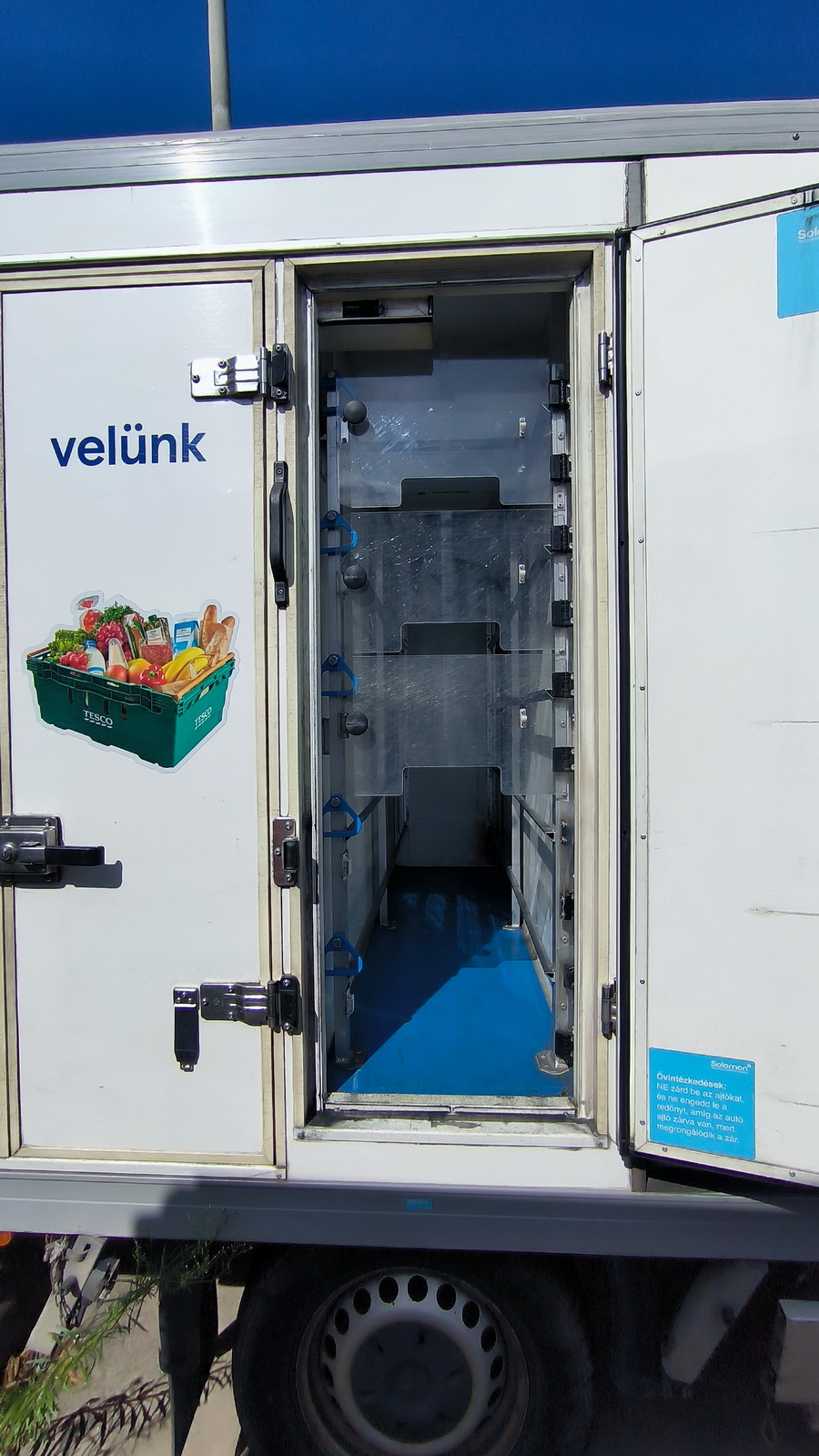 Hűtős kisteherautó 7